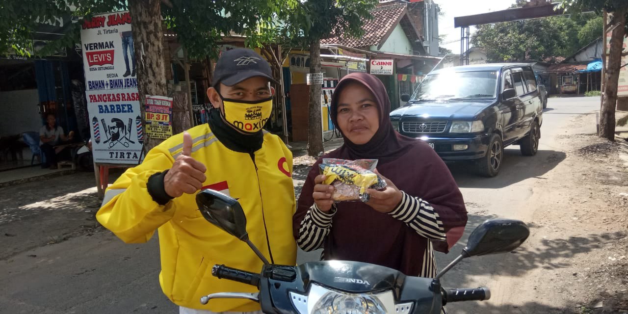 Lakukan Aksi Cegah Corona, Maxim Lampung Bagikan 1000 Masker Gratis Untuk Warga