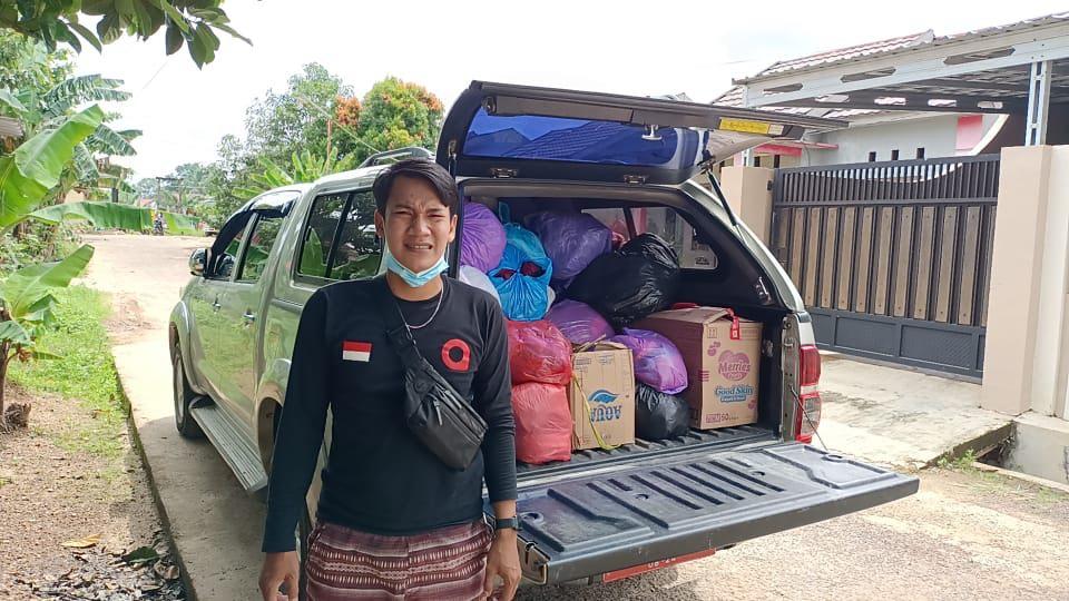 Pengemudi “Maxim” Membantu Korban Banjir di Kalimantan Selatan