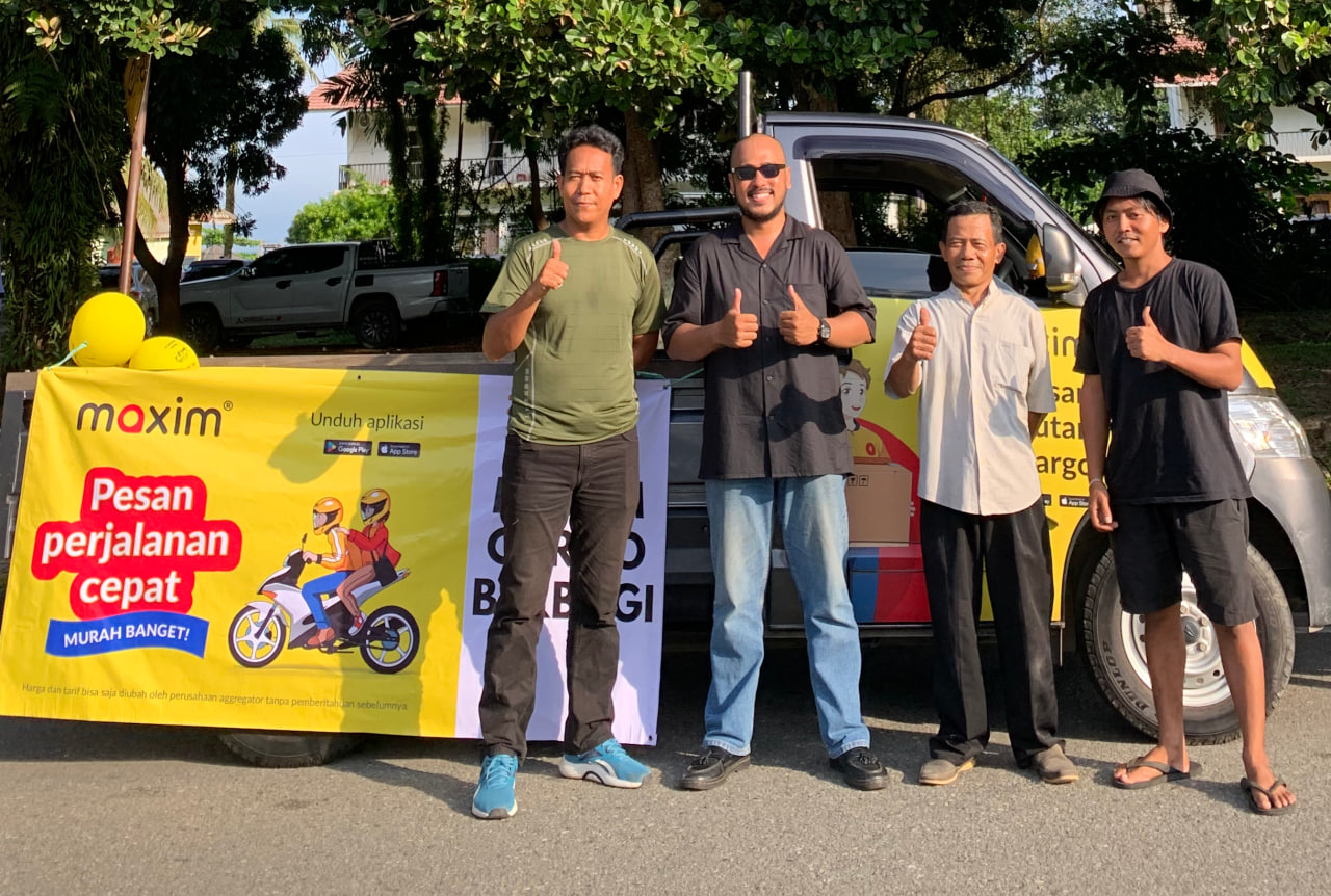 Dekat Dengan Masyarakat: Maxim Memberikan Bantuan Kemanusiaan Melalui Kampanye Kargo di Balikpapan
