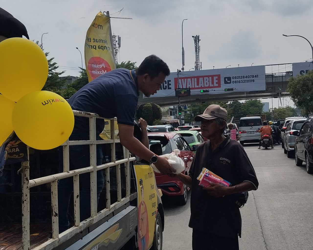 ​Dekat Dengan Masyarakat: Maxim Memberikan Bantuan Kemanusiaan Melalui Kampanye Kargo di Palembang