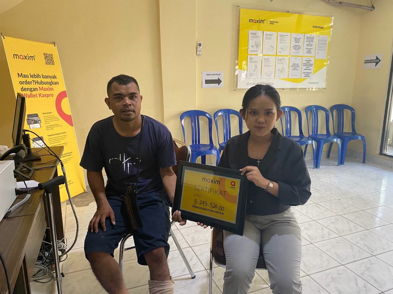 ​Seorang Mitra Pengemudi Maxim DI BalikpapanTerima Santunan RP3.000.000 Dari YPSSI