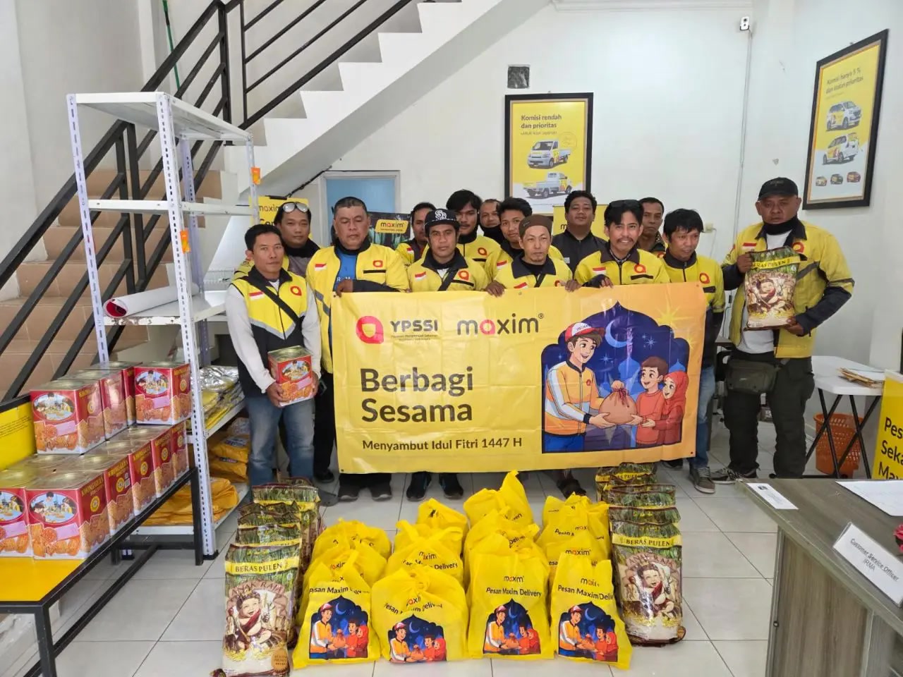 ​Maxim Kalimantan Utara Bagikan Sembako Idul Fitri dan Persiapkan Bonus Hari Raya bagi Mitra Pengemudi