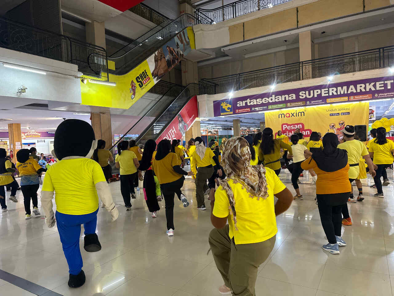 Ajak Masyarakat Hidup Sehat, Maxim Gelar Zumba Akbar Perdana di Bali