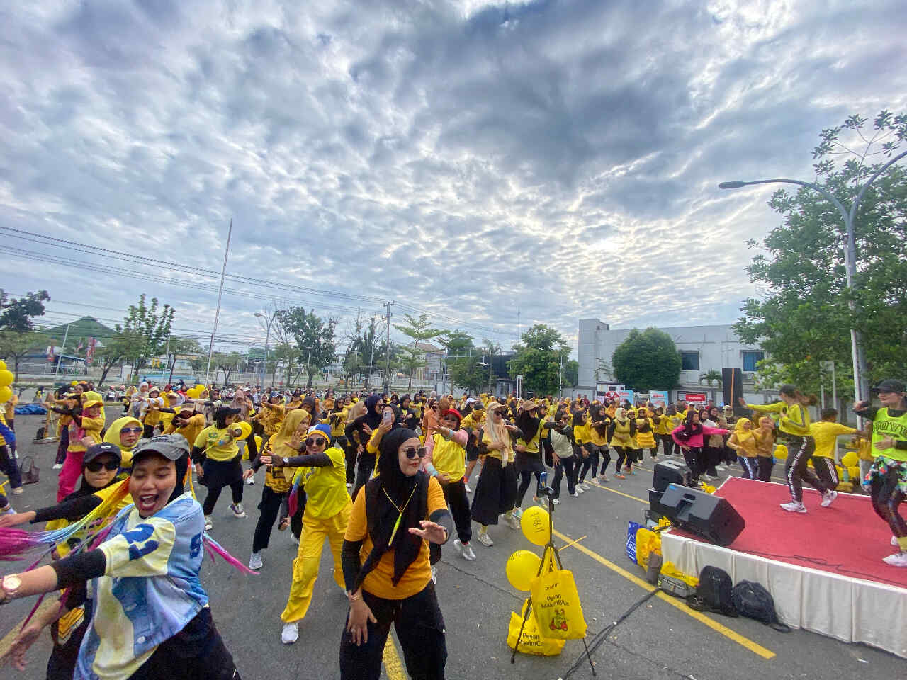 ​Ajak Warga Palu Olahraga Seru, Maxim Gelar Zumba Akbar Perdana Bertabur Doorprize